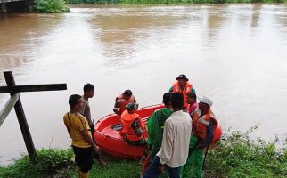 Mandi di Sungai Brayeun Aceh Besar, 4 Santri Hilang Terseret Arus - JPNN.com