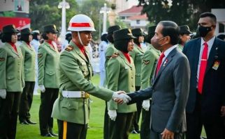 Disalami Presiden, Lettu Burhan Menitikkan Air Mata, Satu Kalimat Terucap  - JPNN.com