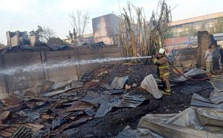40 Rumah Kebakaran di Cakung, 80 Personel Damkar Bergerak - JPNN.com