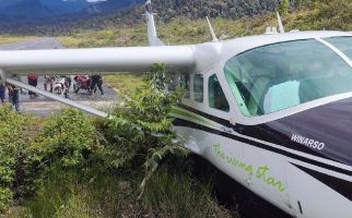 Pesawat Smart Aviation Tergelincir di Bandara Sinak Papua, Ini Penyebabnya - JPNN.com