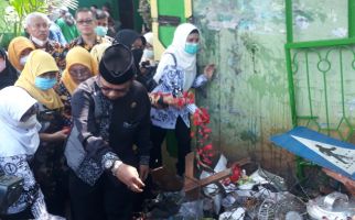 Suasana Pilu Menyelimuti Aksi Tabur Bunga di Lokasi Kecelakaan Maut Bekasi - JPNN.com