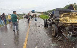 Truk vs Bus Pelangi di Rohil Riau, Ada yang Tewas, Ini Nama Korbannya - JPNN.com