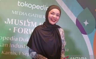 4 Tips Belanja Online Produk Fesyen ala Dewi Sandra, Perhatikan Komentar Emak-Emak - JPNN.com