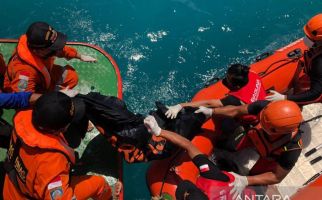Kapal Pengangkut Semen Tenggelam di Selat Makassar, 9 Orang Belum Ditemukan - JPNN.com