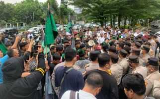 Demo Tolak Kenaikan BBM, Mahasiswa di Pekanbaru Punya 3 Tuntutan untuk Jokowi - JPNN.com