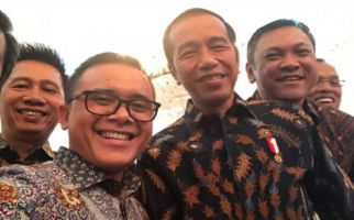 Profil Azwar Anas yang Akan Dilantik Jokowi Jadi MenPAN-RB Hari Ini - JPNN.com