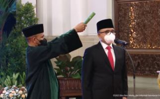 Presiden Jokowi Lantik Azwar Anas Jadi MenPAN-RB - JPNN.com