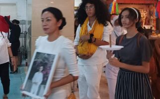 Abu Jenazah Suami Dee Lestari tak Jadi Disimpan di Vihara, Tetapi Langsung... - JPNN.com