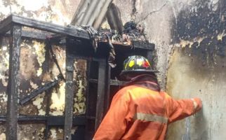 Kebakaran Rumah Kontrakan di Bekasi, Kerugian Puluhan Juta Rupiah, Lihat Tuh - JPNN.com