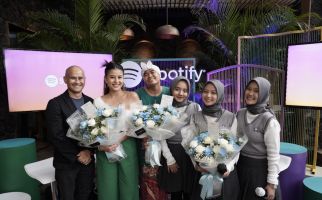 Awkarin, Putih Abu-abu, Mak Beti Hadirkan Video Podcast di Spotify - JPNN.com