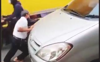 Video Viral, Pria dan Diduga Polisi Berdebat di Pinggir Jalan, Mahfud MD Ikut Berkomentar - JPNN.com
