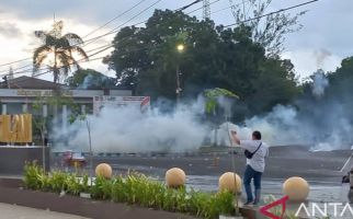 Demo di DPRD Provinsi Bengkulu Rusuh, Polisi Tangkap 3 Mahasiswa - JPNN.com