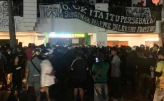 Bonek Geruduk Manajemen Persebaya, Ricuh - JPNN.com