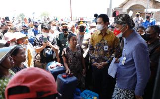 Gubernur Ganjar Pranowo Atasi Kelangkaan Solar untuk Nelayan di Kendal - JPNN.com