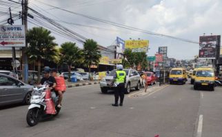 Sampai Malam Ini Polisi Berlakukan Sistem Satu Arah di Jalur Puncak Bogor - JPNN.com