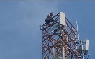 Hubungan Tak Direstui Ortu Pacar, Pemuda Ini Mencoba Bunuh Diri dengan Memanjat Tower - JPNN.com