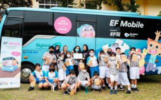 Gandeng Bluebird, EF Kids and Teens Hadirkan Kelas Bahasa Inggris Unik di Dalam Bus - JPNN.com