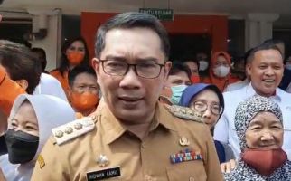 Tinjau Pembagian BLT di Bekasi, Ridwan Kamil Berkomentar Begini, Pakai Kata Canggih - JPNN.com