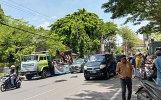 Massa Geruduk Pemkot Makassar: Wahai Danny Pomanto, Mending Dananya Dikasih Warga - JPNN.com
