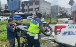 Truk Kontainer Nekat Melintasi Jalan Protokol Pekanbaru, Terjadi Petaka, Braak! - JPNN.com
