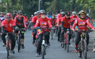 Gubernur Khofifah Gowes Bareng Dokter Jantung  se-Jatim - JPNN.com