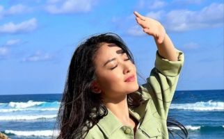 3 Foto Terbaru Natasha Wilona di Pantai, Wajahnya Jadi Sorotan - JPNN.com
