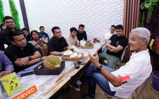 Diskusi Santai Bareng Mahasiswa di Medan, Ganjar Bahas Soal EBT dan Kemajuan Bangsa - JPNN.com