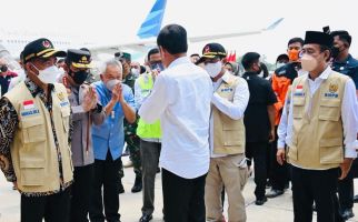 Saat Jokowi Serahkan Bantuan USD 1 Juta, Lihat TW dan Kapolri Sampai Menunduk - JPNN.com