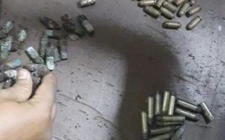 Polisi Ungkap Sosok Penyimpan Granat dan Amunisi di Rumah Kontrakan Bekasi, Ternyata - JPNN.com