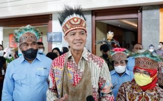 Dukung Produk Dalam Negeri, Ganjar Instruksikan Kepala Daerah se-Jateng Pakai Aspal Buton - JPNN.com