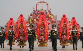 Jelang HUT RRC, Xi Jinping dan Elite Partai Komunis Lakukan Ritual di Tiananmen - JPNN.com
