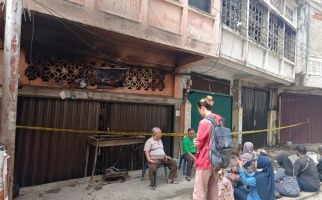 Kompleks Pertokoan Pasar Dika Palembang Terbakar, 3 Ruko Hangus - JPNN.com