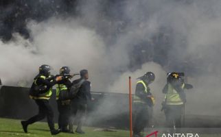 Bahaya Gas Air Mata yang Ditembakkan Polisi di Stadion Kanjuruhan - JPNN.com