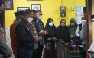 Menpora Amali Bersama Sang Jenderal Bertakziah ke Rumah Korban Tewas Tragedi Kanjuruhan - JPNN.com