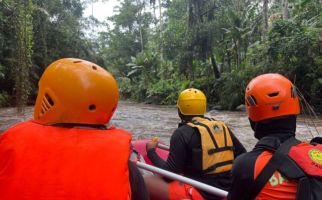 Bule Amerika Hilang Terseret Banjir Saat Rafting - JPNN.com