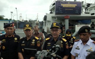 Bea Cukai Tangkap Kapal Tanker Pengangkut BBM Ilegal, Jumlahnya Wow - JPNN.com