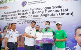 Bobby Nasution Salurkan Bantuan Rp 600 Ribu untuk Pengemudi Ojol Hingga Becak Bermotor - JPNN.com