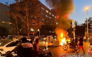 Iran Tuding Rezim Zionis Sponsori Perusuh Membakar Al-Quran dan Masjid - JPNN.com