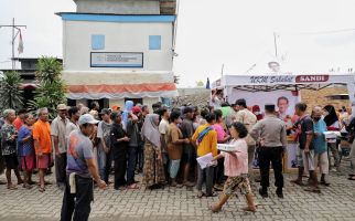 Sahabat Sandi Gelar Program Borong Warteg di Cilincing - JPNN.com