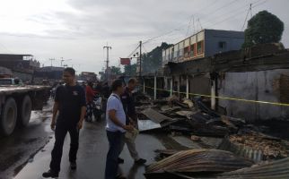 Kebakaran Besar Terjadi di Pekanbaru, 20 Kios Pedagang Ludes - JPNN.com