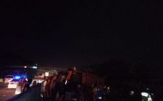 Bus Tabrak Pembatas Jalan di Tol Kejapanan, 3 Meninggal Dunia - JPNN.com