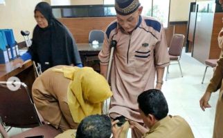 Dinsos Pekanbaru Sudah Menyalurkan Bantuan 4 Kaki Palsu untuk Penyandang Disabilitas - JPNN.com