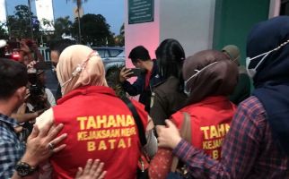 Kejaksaan Tahan Kepala Sekolah dan Bendahara Dana BOS SMKN 1 Batam - JPNN.com