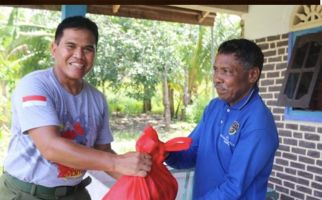 Laksdya TNI Muhammad Ali Bawa 200 Paket Bantuan untuk Warga Karimun - JPNN.com
