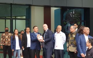 Pertemuan Presiden FIFA dengan PSSI Tuntas, Langsung Main Bola Bareng - JPNN.com