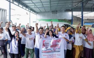 Komunitas Sopir Truk Pendukung Ganjar Bagi-Bagi Sembako Sambil Sosialisasi Saber Pungli - JPNN.com
