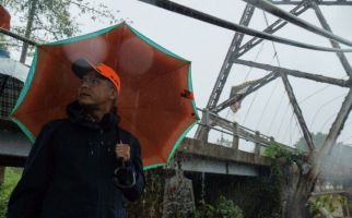 Tinjau Jembatan Juwero di Kendal, Ganjar: Segera Lakukan Perbaikan - JPNN.com