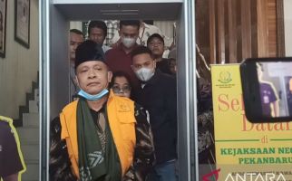 Mantan Rektor UIN Suska Riau Sempat Kabur ke Lampung, Kini Dijebloskan ke Tahanan - JPNN.com