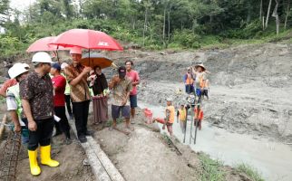 Cek Pembangunan Embung Hasil Hibah Warga di Kalibareng, Ganjar: Ini Lebih Hebat Lagi - JPNN.com