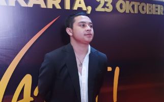 Keturunan Batak, Bastian Steel Bangga Kenalkan Danau Toba Lewat Film Nariti - JPNN.com